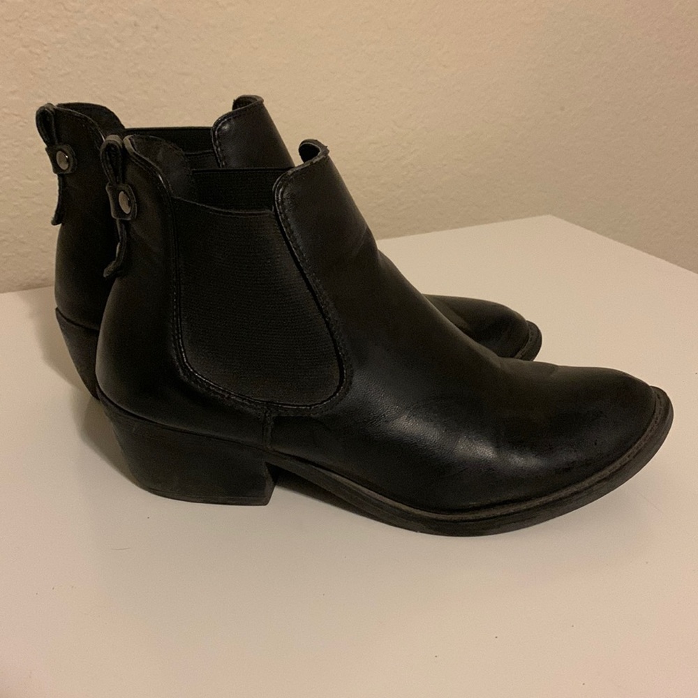 Soda ankle Chelsea boots